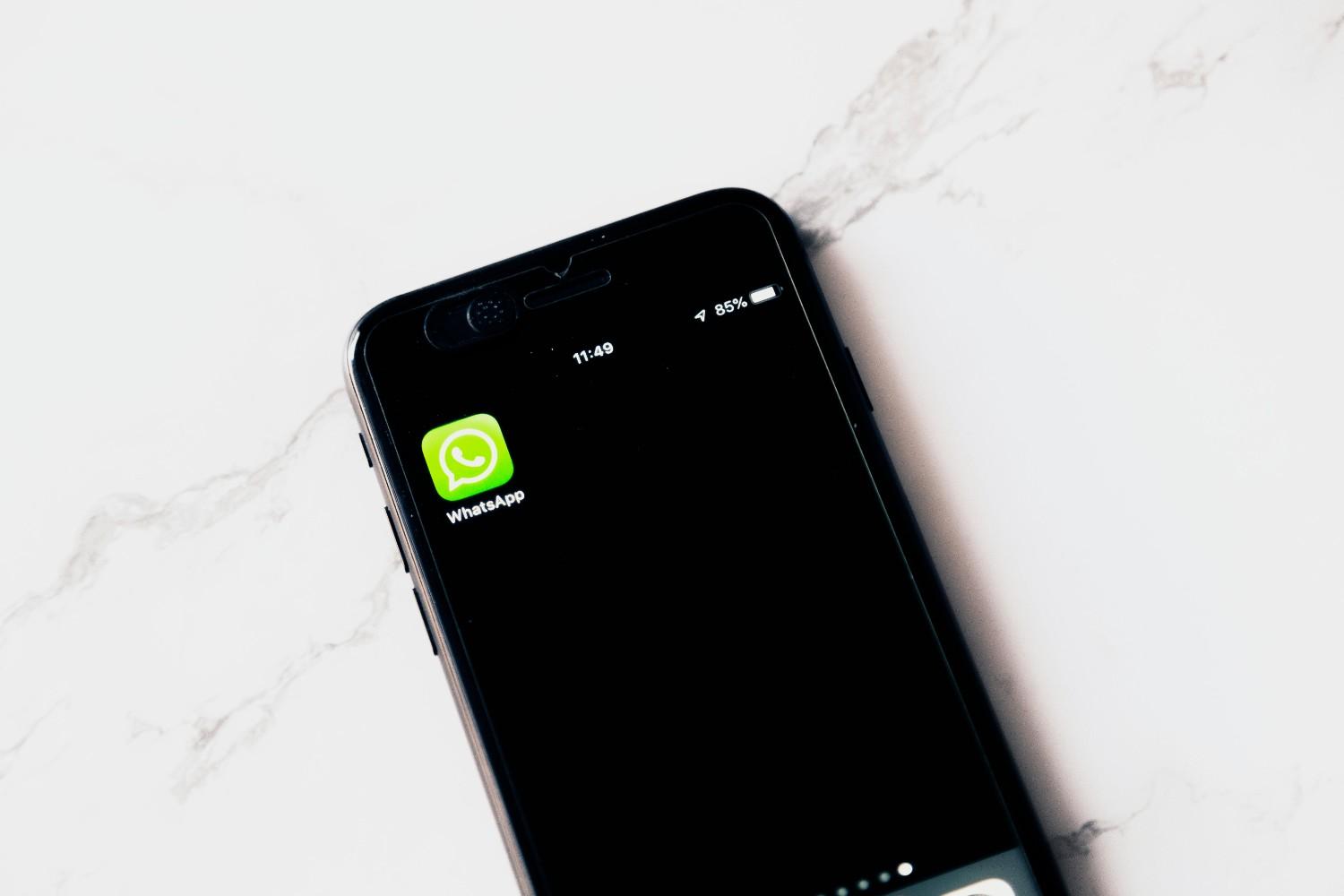 WhatsApp logo with phone showing verification failed error message crossed out next to successful verification checkmark